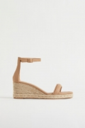 Espadrilles mit Keilabsatz 18.99 €