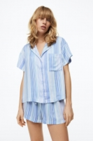 Pyjama mit Oberteil und Shorts 17.99 €