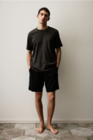 Pyjama T-shirt and shorts 17.99 €