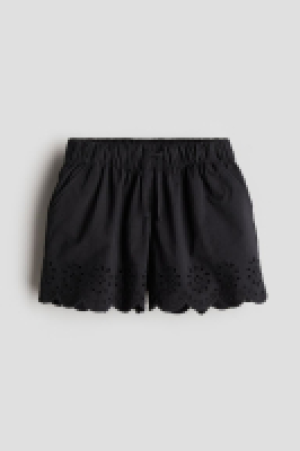 HM  Shorts mit Broderie Anglaise