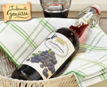 TRADITIONELLE GENÜSSE Fruchtwein in der Bügelflasche 2.29 €